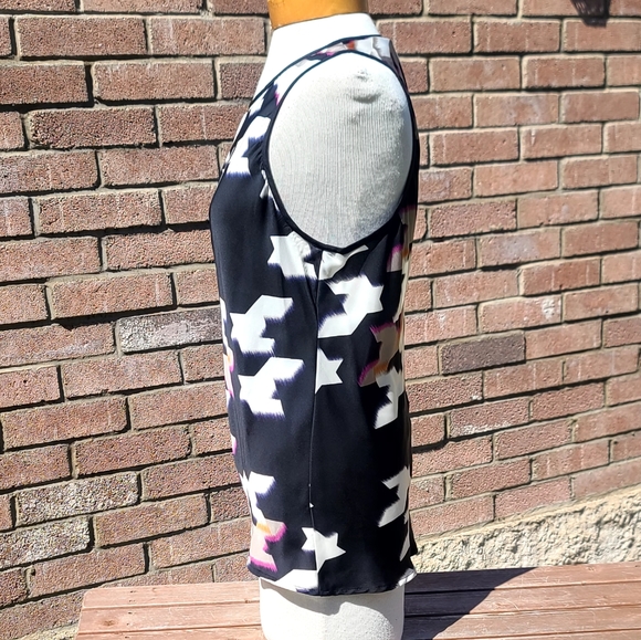 Trina Turk silky black  & white geo print - Picture 3 of 7